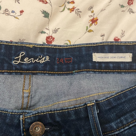 Levi’s high rise demi curve jeans - Picture 3 of 4